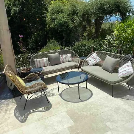 Lovely 2 Bedroom Garden In Apartment Cannes