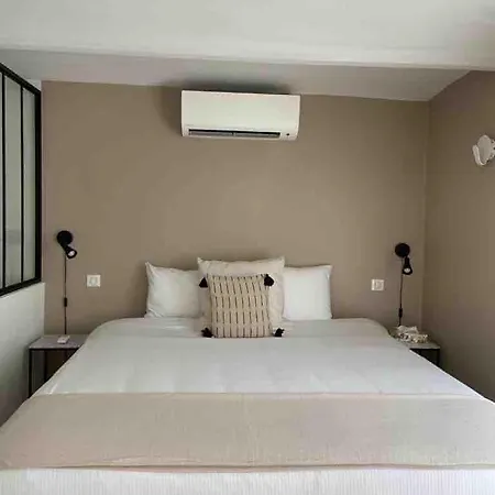Lovely 2 Bedroom Garden In *