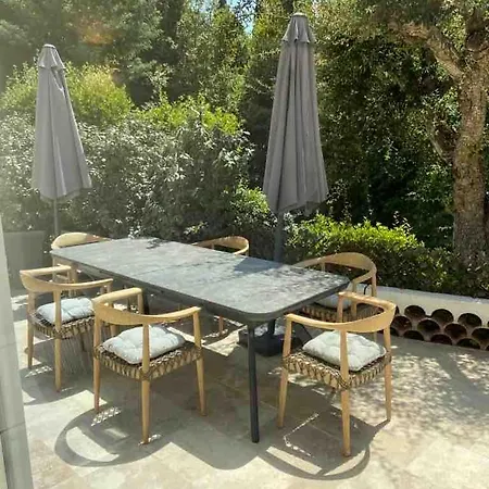 Lovely 2 Bedroom Garden In *